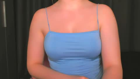 Snapshot of luna1vibe chatting on May 2, 9:20 pm luna1vibe online show from May 2, 9:20 pm
