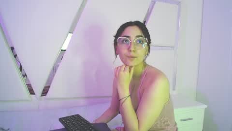 LUNA AND MAX online show from February 1, 4:54 pm