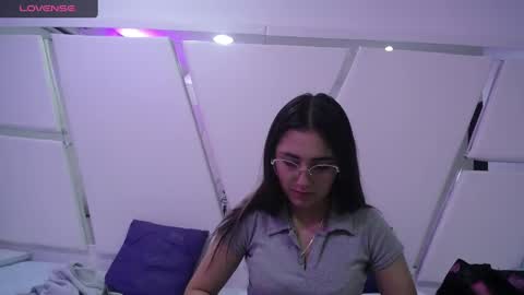 LUNA AND MAX online show from March 6, 12:32 am