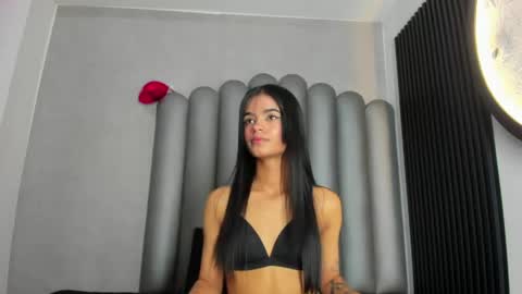 luna_bella_23 online show from April 30, 3:24 am