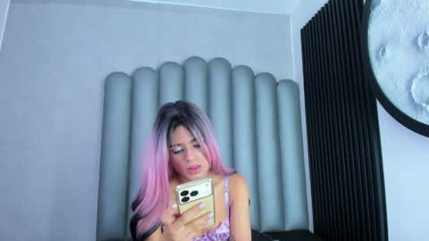luna_bella_23 online show from May 9, 3:34 am