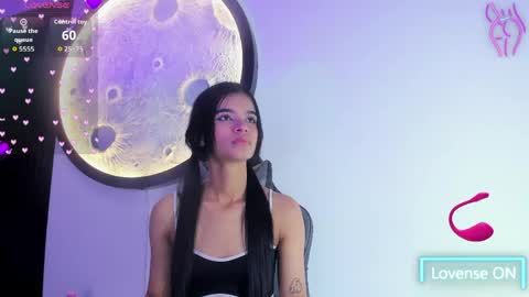 Snapshot of luna_bella_23 chatting on June 2, 5:53 am luna_bella_23 online show from June 2, 5:53 am