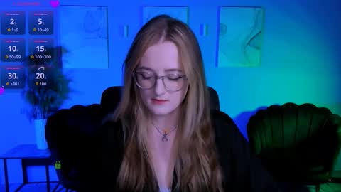 luna_berryy online show from March 10, 8:14 pm