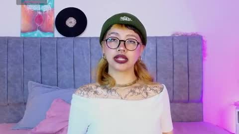 luna_blooms online show from April 19, 12:26 pm