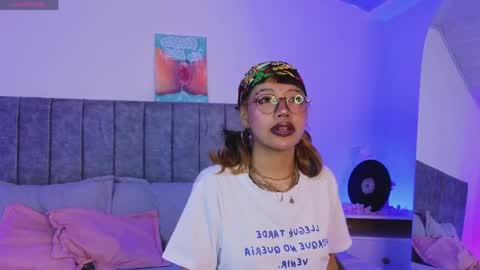 luna_blooms online show from April 24, 11:56 am