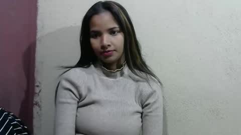 Snapshot of luna_cherry0 chatting on May 13, 4:21 am Laura online show from May 13, 4:21 am