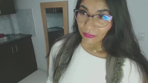 luna  online show from April 5, 10:56 am