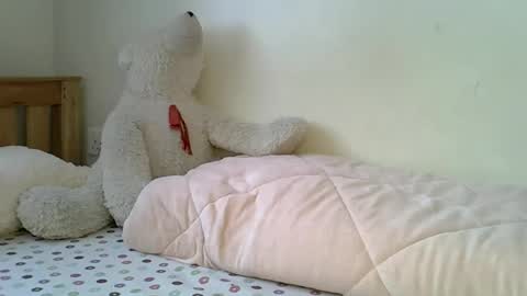 Snapshot of luna_empress chatting on May 1, 6:18 am maskedmalkia online show from May 1, 6:18 am