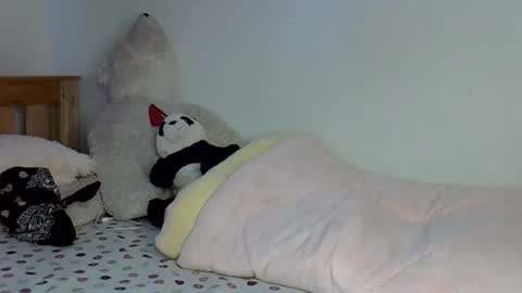 Snapshot of luna_empress chatting on May 3, 2:45 pm maskedmalkia online show from May 3, 2:45 pm