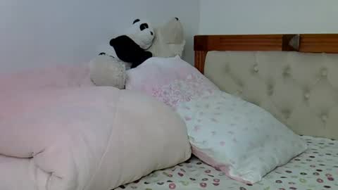 Snapshot of luna_empress chatting on June 1, 9:16 pm maskedmalkia online show from June 1, 9:16 pm