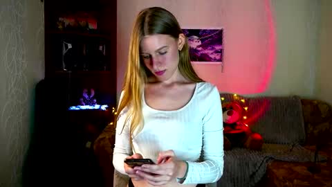 Snapshot of luna_evan chatting on October 28, 9:57 am luna_evan online show from October 28, 9:57 am