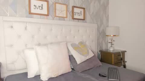 luna forever7 online show from March 27, 8:08 pm