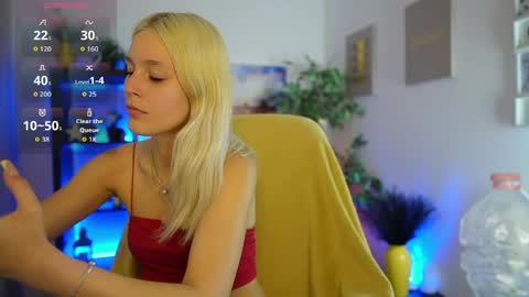 luna_grace18 online show from June 8, 3:45 pm