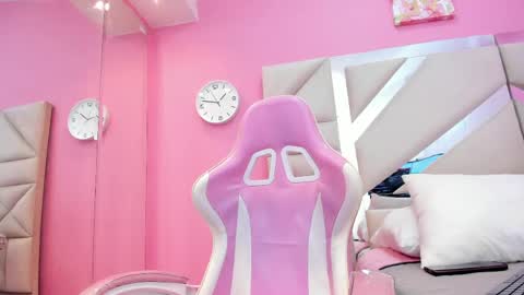 luna_hix online show from May 1, 3:44 am