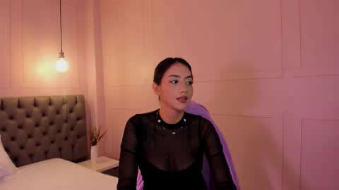 luna_hot_ass online show from March 14, 9:09 pm
