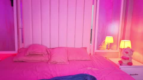 luna_hot_ass online show from April 12, 9:09 pm