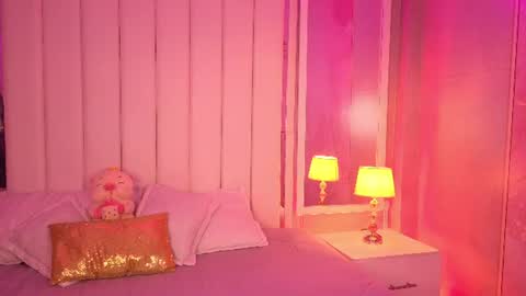 luna_hot_ass online show from June 22, 10:18 pm