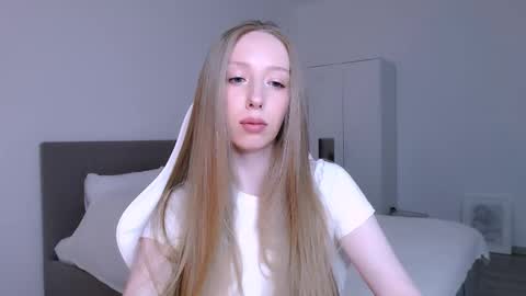 Luna online show from February 4, 9:09 pm