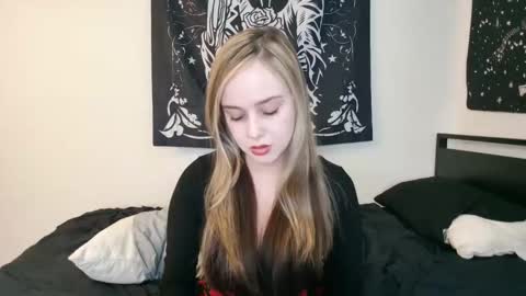 Snapshot of luna_lovelyy chatting on September 21, 9:16 pm Luna online show from September 21, 9:16 pm