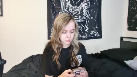 Snapshot of luna_lovelyy chatting on October 8, 9:34 pm Luna online show from October 8, 9:34 pm