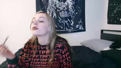 Snapshot of luna_lovelyy chatting on October 14, 4:02 am Luna online show from October 14, 4:02 am