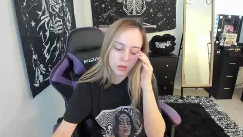 Luna online show from December 18, 6:03 pm