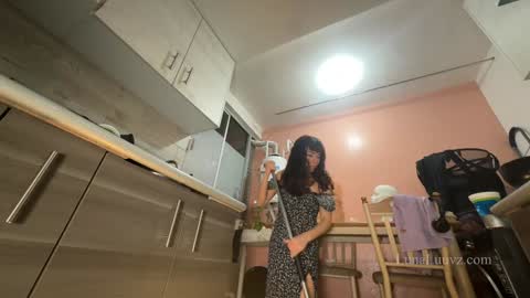 Luna Luuvz online show from November 18, 4:06 am