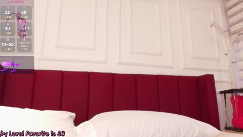 Snapshot of luna_monroe_ chatting on February 6, 1:54 pm     online show from February 6, 1:54 pm