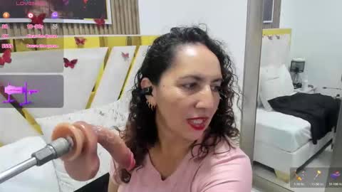 luna_naughty1 online show from March 11, 10:38 pm