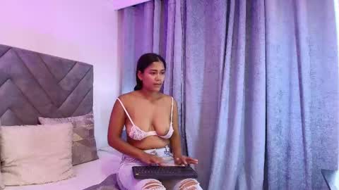 luna_queen7 online show from April 25, 1:41 pm