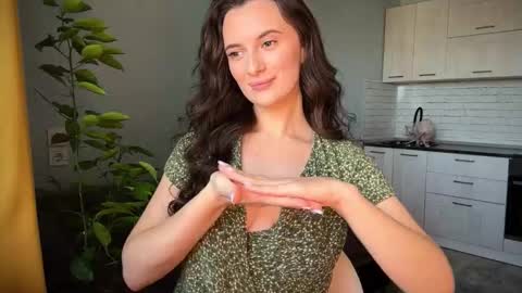 luna_raee online show from September 23, 7:55 am
