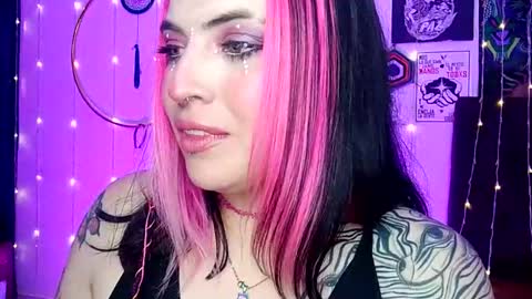 MISS LUNA  online show from February 4, 9:10 pm