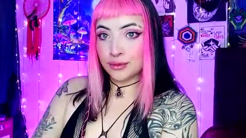 MISS LUNA  online show from March 1, 1:51 pm