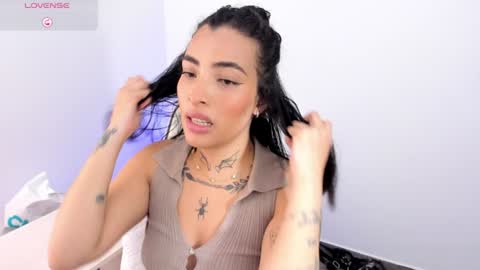 Snapshot of luna_rose10 chatting on June 25, 12:43 am luna rose online show from June 25, 12:43 am