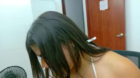 Snapshot of luna_rousse26 chatting on May 11, 2:45 pm luna_rousse26 online show from May 11, 2:45 pm