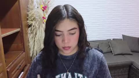 Snapshot of luna_rousse26 chatting on May 27, 2:03 pm luna_rousse26 online show from May 27, 2:03 pm