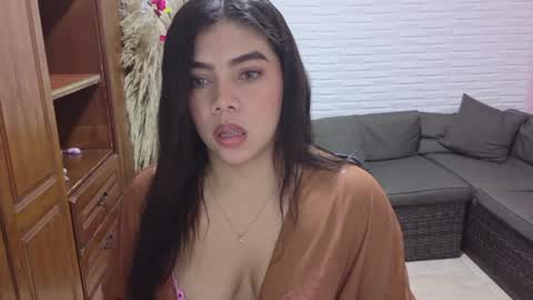Snapshot of luna_rousse26 chatting on June 2, 1:02 pm luna_rousse26 online show from June 2, 1:02 pm