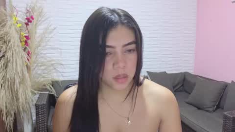 Snapshot of luna_rousse26 chatting on June 5, 2:01 pm luna_rousse26 online show from June 5, 2:01 pm