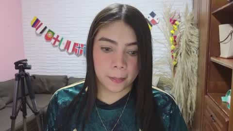 Snapshot of luna_rousse26 chatting on June 20, 1:14 pm luna_rousse26 online show from June 20, 1:14 pm