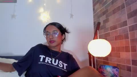 luna_valen online show from February 3, 9:31 pm