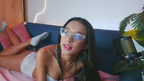 Snapshot of luna_valen chatting on May 29, 4:10 am luna_valen online show from May 29, 4:10 am