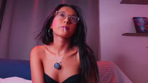 luna_valen online show from July 15, 9:09 pm