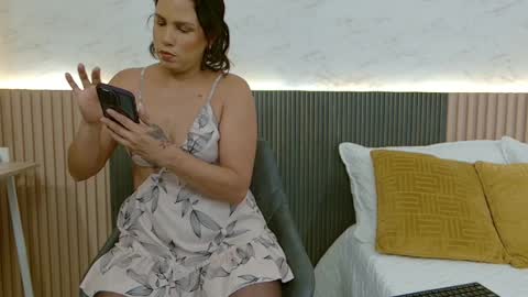 luna_valle online show from April 8, 8:31 pm