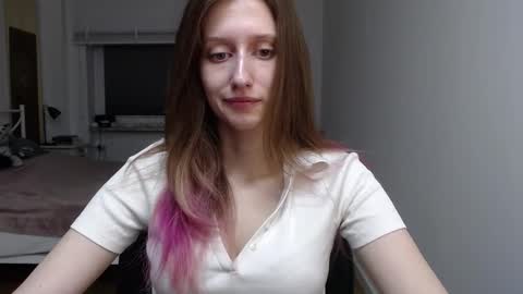 L U N A  online show from December 5, 6:33 am