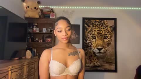 lunaa_11 online show from December 13, 6:53 am