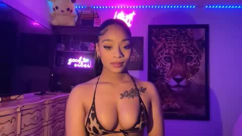 lunaa_11 online show from December 16, 2:38 am