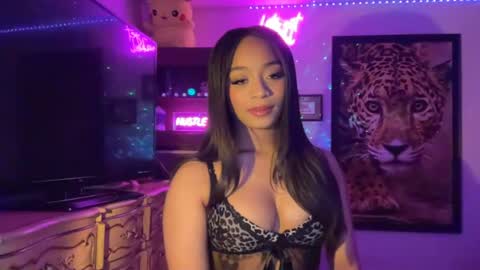 lunaa_11 online show from June 27, 7:13 am