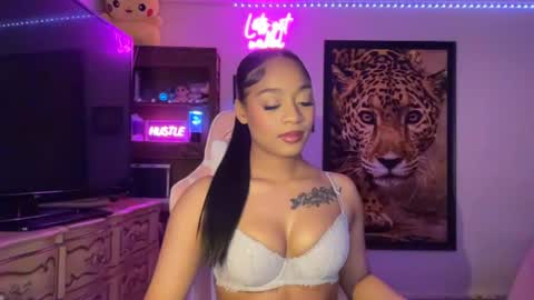 lunaa_11 online show from August 1, 5:29 am