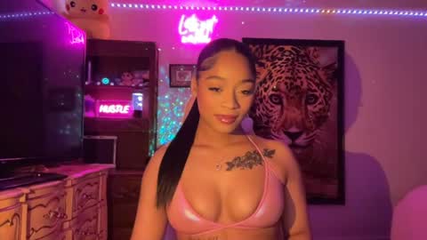 lunaa_11 online show from August 5, 5:32 am