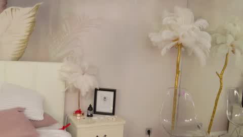 Snapshot of lunaa_baby_girl chatting on March 2, 7:15 am Luna online show from March 2, 7:15 am